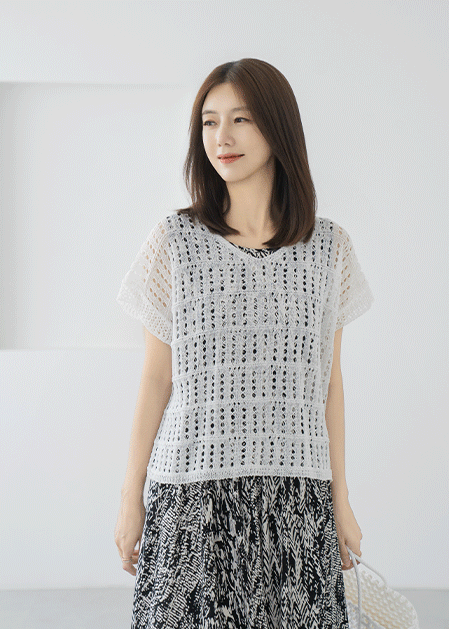 Circle Punching V-Neck Knit - KN2507008 -
