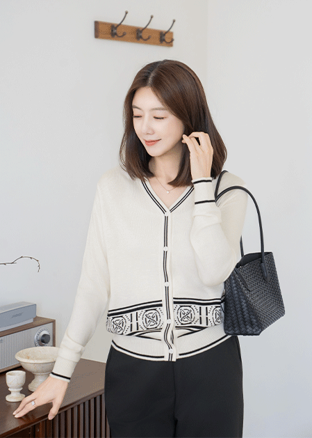 Hourglass V-neck Knit Cardigan - CA2509006 -